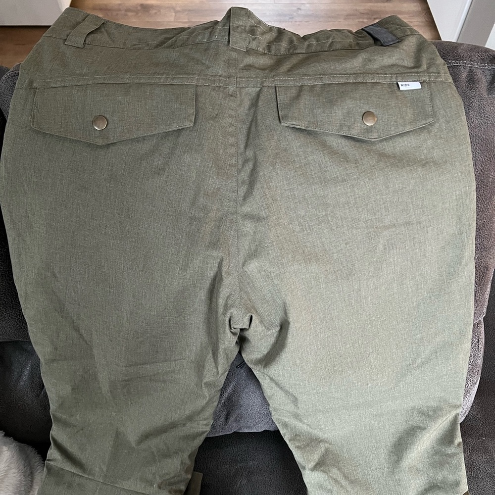 Women’s snowboard pants